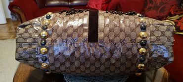 Torbe: Gucci. Fantastična.

Bez ikakvih nedostataka.
45cm x 28cm x 10cm — 21
