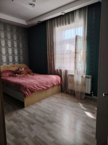 Həyət evləri və villaların satışı: Bu iki mərtəbəli ev, kərpic və suvaq fasadın birləşməsi ilə — 11