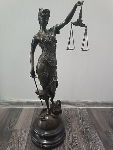 heykel satışı: Satılır – Orijinal Bürünc "Lady Justice (Themis)" Heykəli 📏 Hündürlük — 2