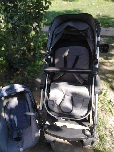 autosediste: Kolica za bebu. uz kolica dobijate autosediste(jaje),torbu i navlaku