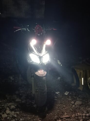 адеми мото: Скутер (мопед) спортивного стиля с цифровой панелью и яркой оптикой