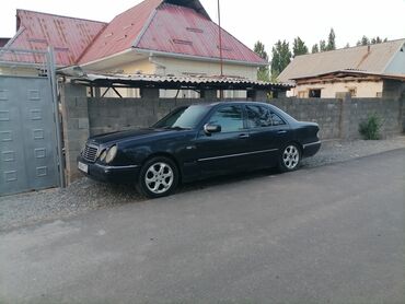 Mercedes-Benz: Продается автомобиль Mercedes-Benz E-класса в кузове W210. Цвет –