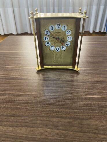 Əntiq saatlar: Taxta korpuslu, retro üslubda dizayn edilmiş masa saatı. Roma — 10