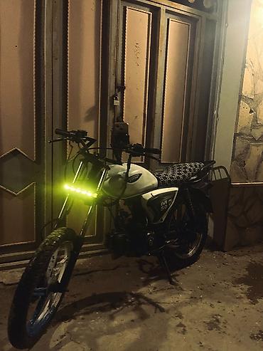 təkərlər r17: Moto-skuterlə şəhər və kənd yolları üçün praktik mini motosiklet. heç — 3
