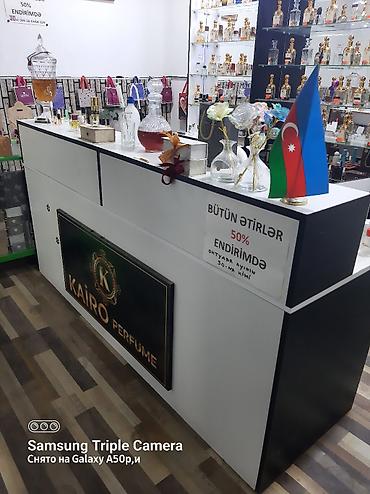 ayını: Mağaza üçün qabaq masa. 1×2 metr. Ətirə aid hər bir şey var. Mağaza — 3