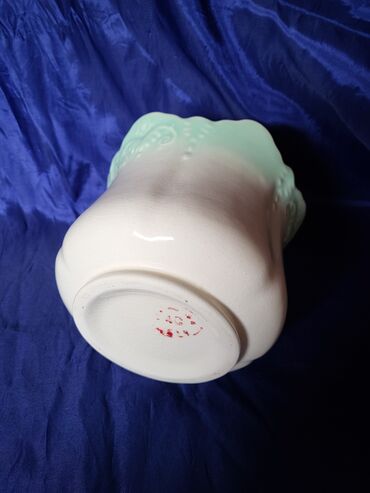 Ostali kućni dekor: Saksija nova iz 70tih. Saksija nova boja nije cisto bela,ide na — 7