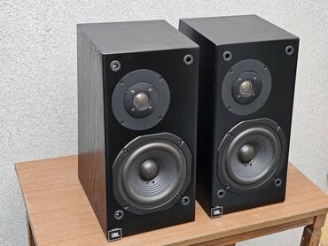 Zvučnici i stereo sistemi: JBL dvosistemske bookshelf zvučne kutije - Brend i model: JBL — 6