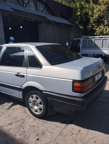 Volkswagen: Volkswagen Passat: 1991 г., 1.8 л, Механика, Газ, Седан