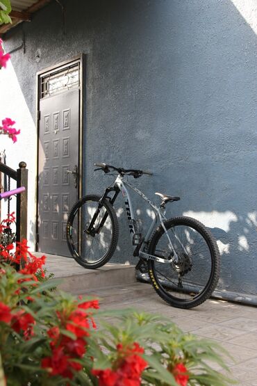 İdman velosipedləri: İşlənmiş Dağ velosipedi Trek, 29", sürətlərin sayı: 20, Ödənişli çatdırılma, Ünvandan götürmə — 2