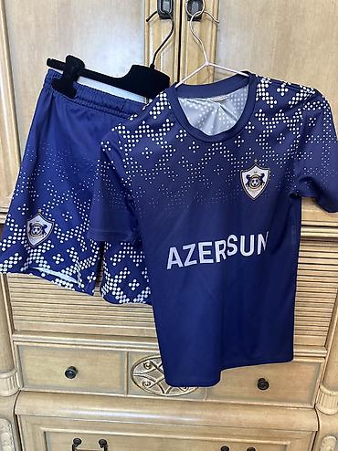karabağ karavan: Orijinal Qarabağ Futbol geyimi. 8-10 yaş geyinə bilər, uşağın — 1