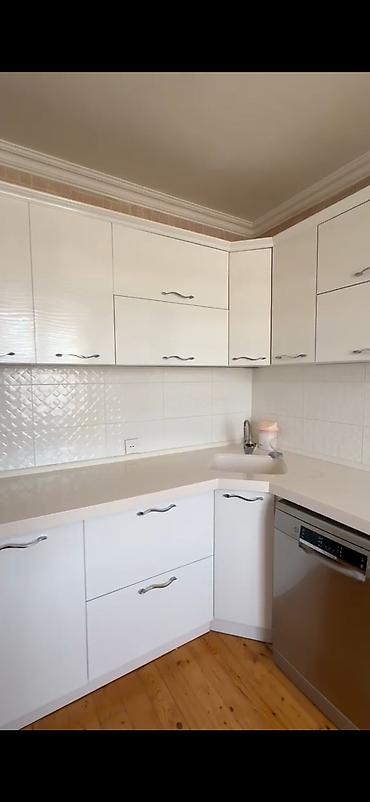 Mətbəx mebeli: QİYMET ENDİ. Metbex mebeli satilir. Üzeri tokme mermer. Mdf . Olcusu — 2