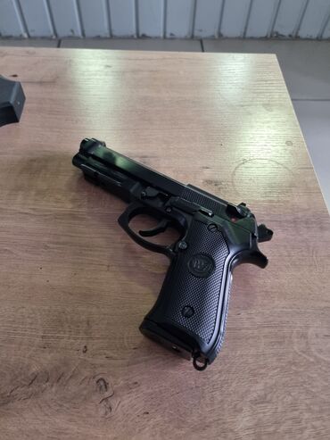 пистолеты которые стреляют орбизами: Продаю страйкбольный пистолет Beretta m9a1 Стреляет пластиковыми