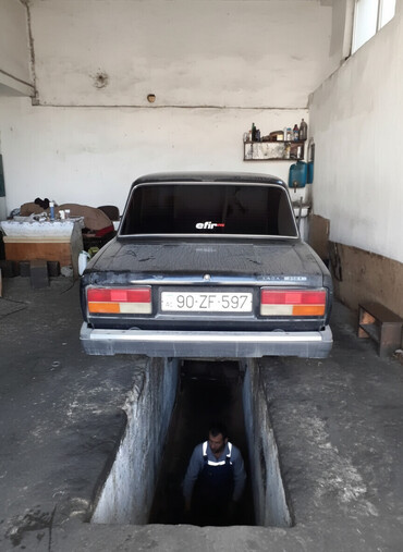 VAZ (LADA): LADA 2107, qara rəng, sedan. Arxa şüşədə “efir” stikeri. Mexaniki -da lalafo.az — 1 VAZ (LADA): LADA 2107, qara rəng, sedan. Arxa şüşədə “efir” stikeri. Mexaniki — 1