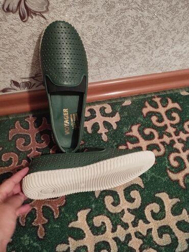 обувь для бега: Туфли 37.5, цвет - Зеленый