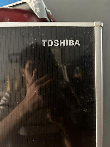 mini xolodenik: Toshiba soyuducu, ikiqapılı modeldir. Üst hissədə dondurucu, alt — 3