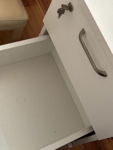 Manikür, pedikür aparatları: Manikür masası və avadanlıq seti - Ağ rəngli manikür masası: geniş iş — 8