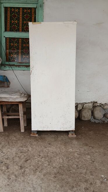 ВАЗ (ЛАДА): Ağ rəngli bir qapılı soyuducu. Xüsusiyyətlər: - Standart hündürlükdə