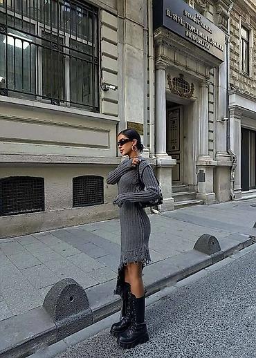 Haljine: Asimetrična rebrasta pletena haljina - Model: uska silueta, dugi — 7