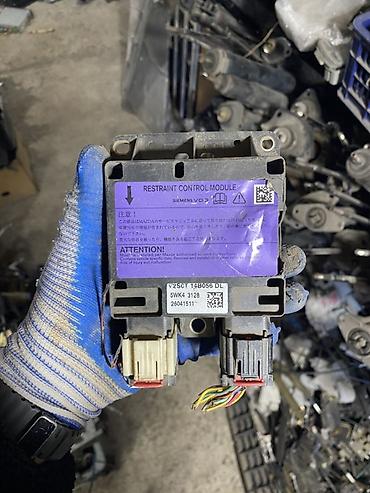 Блок управления подушками безопасности (Restraint Control Module, RCM)