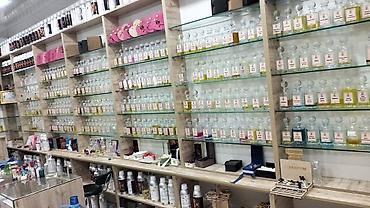 dini dukan: Ətir vitrinləri satılır bir 80 AZN. hündürlük 2m 10 sant eni 1 getirdi — 1