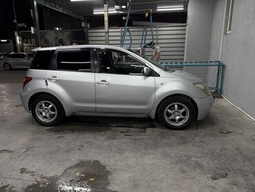 Toyota: Toyota ist: 2002 г., 1.5 л, Автомат, Бензин, Седан
