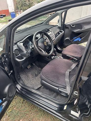 Honda Fit/Jazz — компактный хэтчбек, салон. - Руль с эмблемой Honda