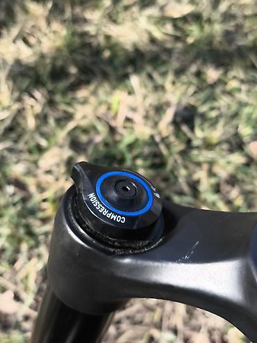 воздушный вилка: Вилка для МТБ RockShox Gold 35 RL 140mm. Состояние вилки:Идеальное — 4