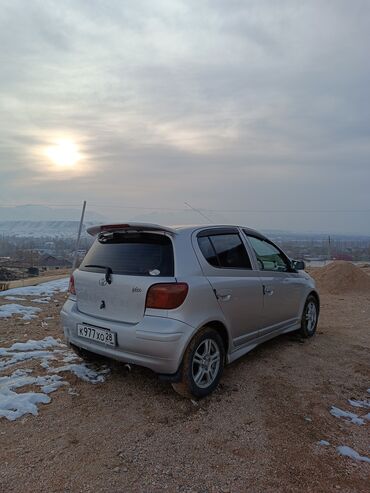 срочно срочно продам машину: Toyota Vitz: 2002 г., 1.3 л, Робот, Бензин, Универсал