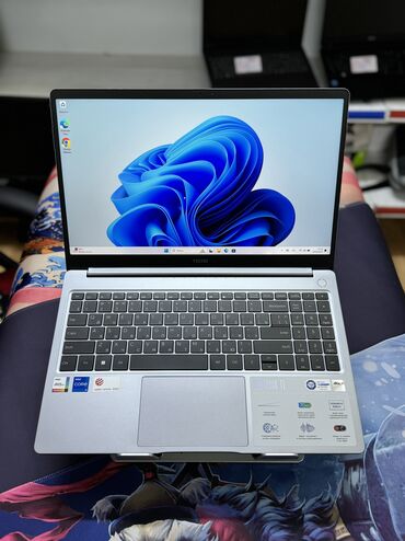 монитор 24 дюйма: Ноутбук, Другой бренд ноутбука, 16 ГБ ОЗУ, Intel Core i5, 15.6 ", Новый, Для работы, учебы, память SSD