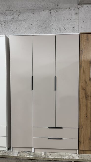 Шкафы для одежды: Качество на первом месте! Прослужит вам долгие годы! Трехдверный шкаф — 12