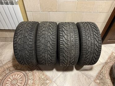 купить зимние шины бу: Продаю зимнюю резину Tigar 275/45/20, практически новая. Без порезов