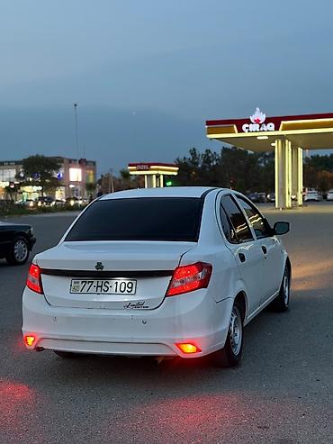 turbo az gaz 24: Ağ rəngli sedan, “Limited Edition” arxa nişanlaması ilə. Kompakt — 5