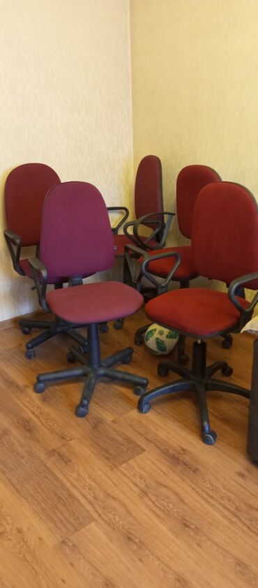 парикмахерские кресло: Офисное кресло