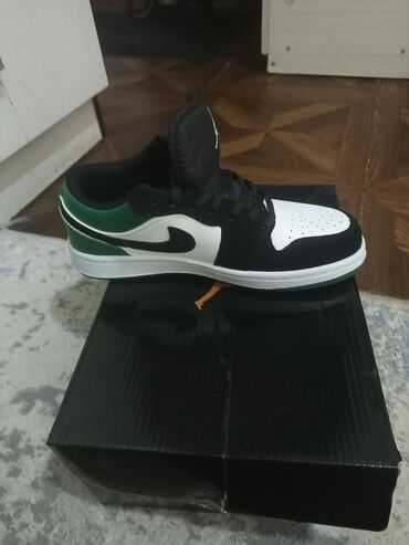 найк кроссовки бишкек: Nike Air Jordan low green Оригинал 39 размер новые в комплекте