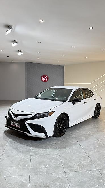 Toyota Camry: 2022 г., 2.5 л, Автомат, Бензин, Седан