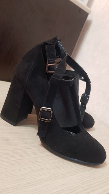 обувь женская бу: Туфли 36.5, цвет - Черный