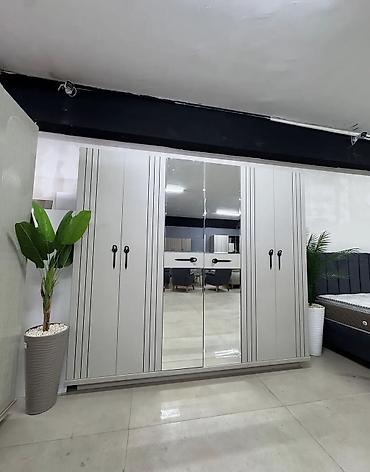 isvec divarı: Mebel otağı üçün geniş tutumlu dolab - Model: 6 qapılı, mərkəzdə — 1
