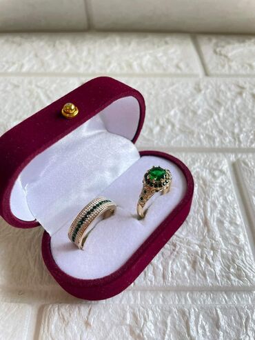 Prstenje: Vel 10
Cena 1300din — 8