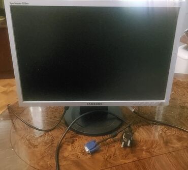 Masaüstü kompüterlər və iş stansiyaları: Monitor Samsung ela veziyyetde yaxsi isleyir 19 duym