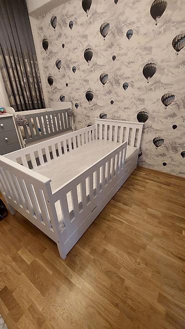 interyer: Oğlan və qız üçün, Yeni, Çarpayı, Bazalı, Matras ilə, Siyirməli — 1