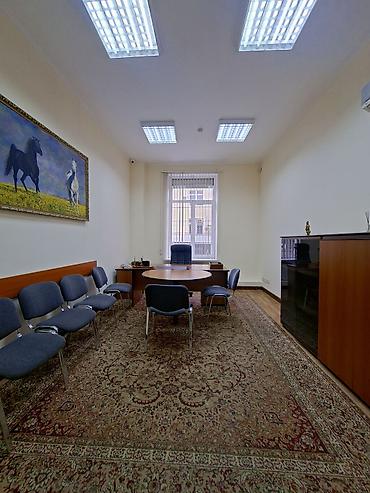 конференц: Сдаю Офис целиком: 300 м², В жилом комплексе, С ремонтом, Первая линия, С отдельным входом, С отдельным санузлом — 3