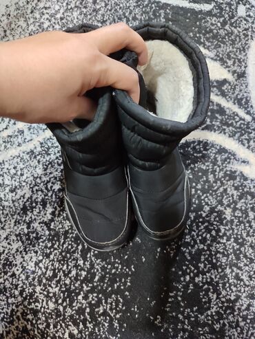 Детская зимняя обувь размер 31, состояние нормальное,воду не
