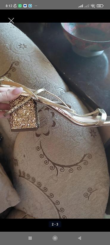 Basanoşka və səndəllər: River Island qadın sandaleti - Rəng: qızılı (metallic parıltılı). - — 1