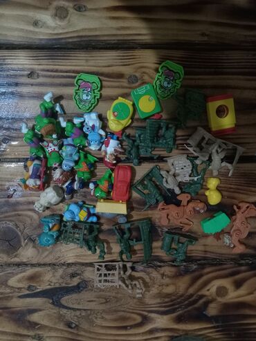 Oyuncaqlar: |kinder, toybox və s. |işlənmişdir hamısı |əsgərlərdə sadə
