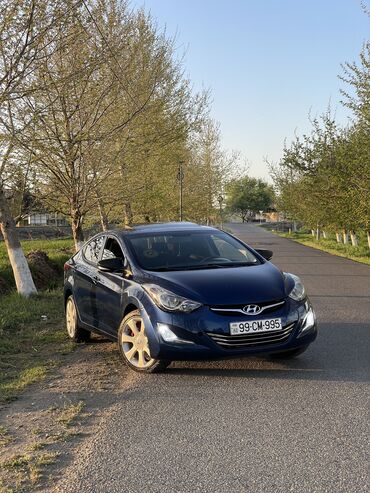 Hyundai Elantra: 1.8 л | 2012 г. Седан