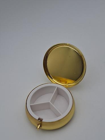 gold: Компактный органайзер‑таблетница с круглым металлическим корпусом — 3