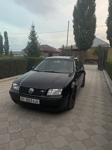 Volkswagen: Volkswagen Bora: 2002 г., 2 л, Механика, Бензин, Седан