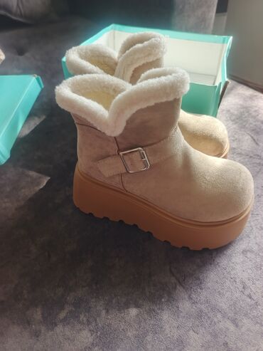 зимние обуви женские: Зимние женские полусапоги на платформе, - Материал верха: мягкий