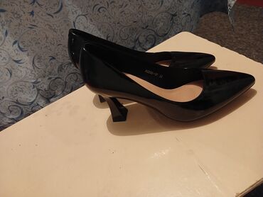 шипы на обувь: Лодочки женские Kalidi - Цвет: черный, глянцевый лак - Размер: 36