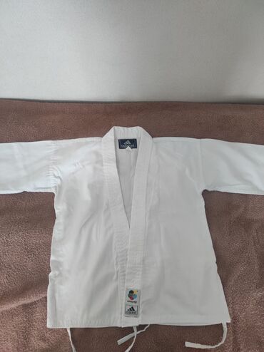 İdman formaları: Karate forması .Yenidir alınıb uşağ getmedi deyə geyinilmeyib.6-8 yaşa